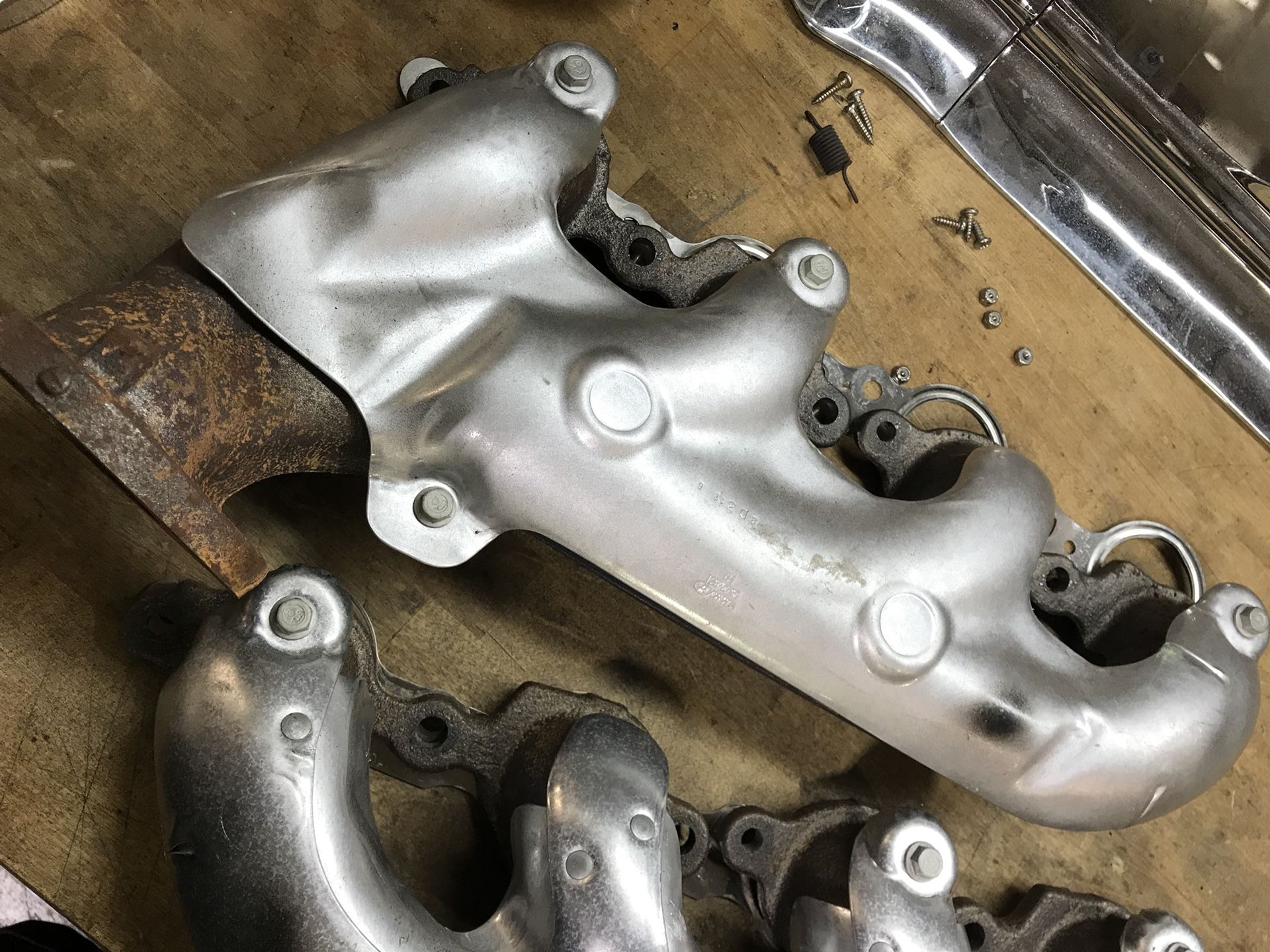 NEW LS3 EXHAUST MANIFOLDS w/ HEAT SHIELDS CRATE MOTOR TAKE OFF 6.0L 6