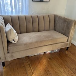 Leanna Channel Tuffed Loveseat
