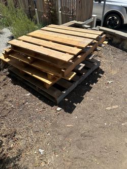Free wooden pallets