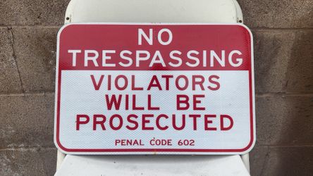 NO TRESPASSING SING