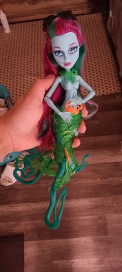 12 Monster High dolls