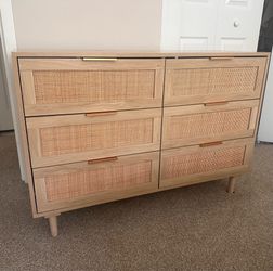 Dresser Ratan