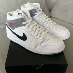 Air Jordan 1 Mid PL Paris