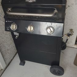 Grill  With 2 Propane Tank 