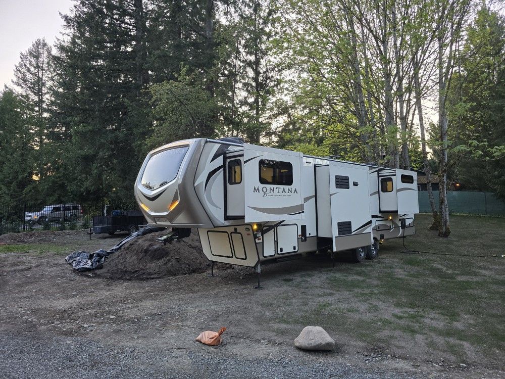 2019 Keystone Montana 3760FL