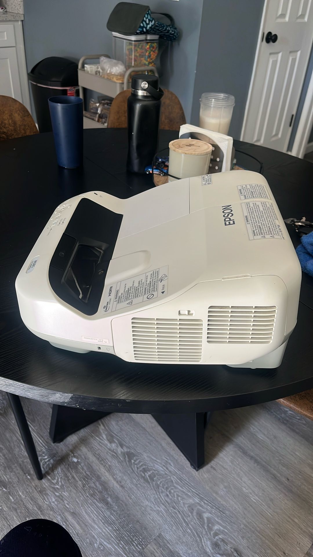 Epson 585W (short throw Projector