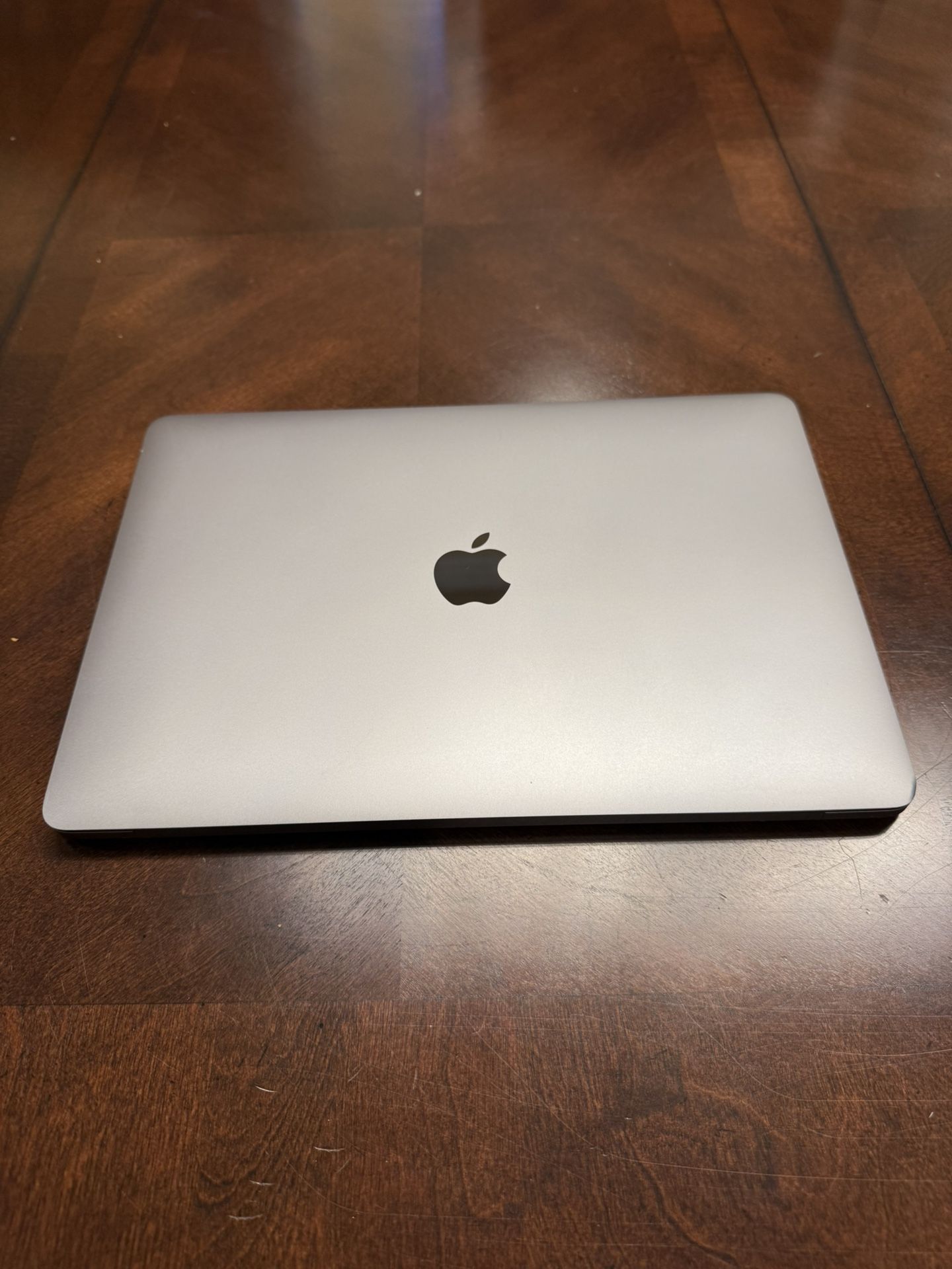 Mac Book Pro (13-Inch, 2016, Four Thunderbolt 3 Ports)
