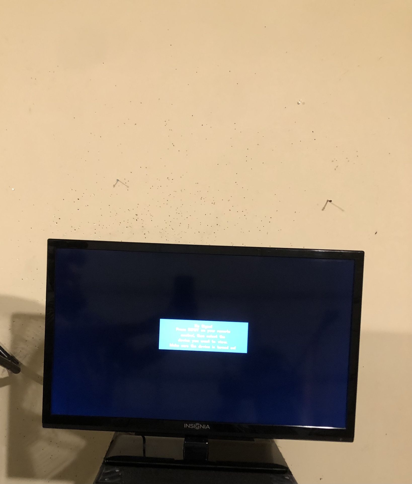 28 Inch Insignia LED Tv /No Remote