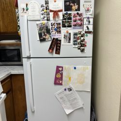 Insignia™ - 18 Cu. Ft. Top-Freezer Refrigerator with Handles - White