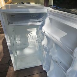 Kenmore Mini Fridge 