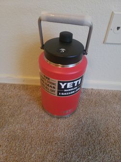 Yeti 1 Gallon And 46 oz Jug for Sale in Las Vegas, NV - OfferUp