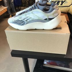 Yeezy 700 V3