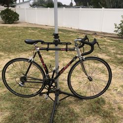 R.   Bike.  Giant.   Carbon.   52. Midium.   