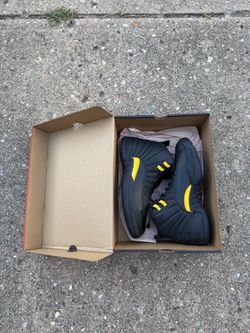 JORDAN 12 BLACK TAXI SZ 10.5 LIGHTLY WORN/OG BOX
