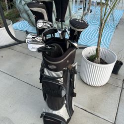 Full Golf club set with balls and tees