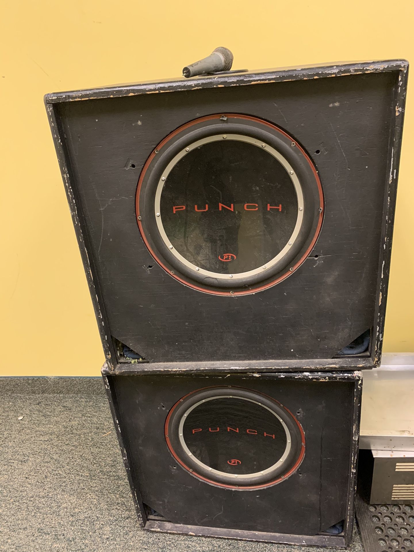 2 Punch subwoofers