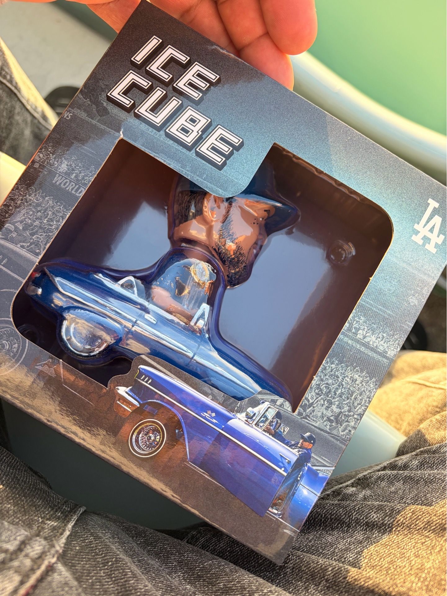 Ice cube bobble head