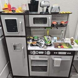KidKraft Uptown Kitchen with Accessories 