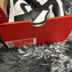 Panda Dunks $60 Size 6youth