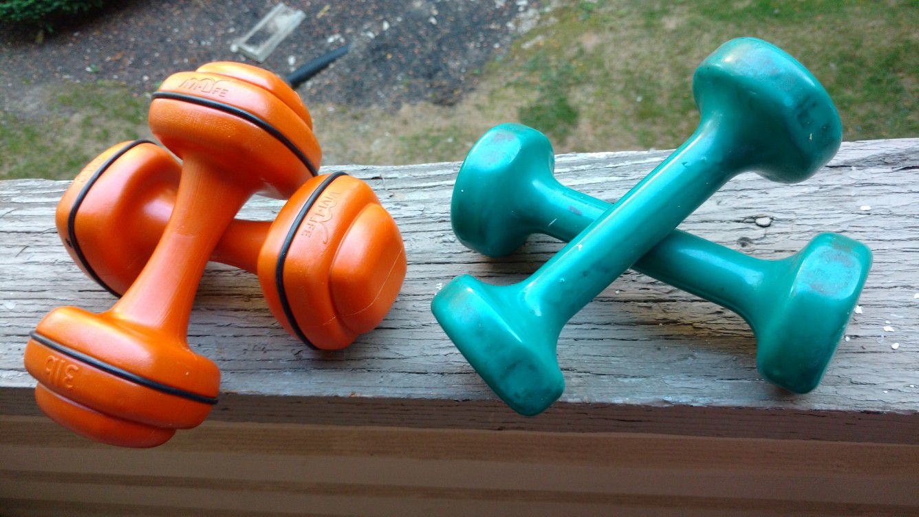 Set of 4 pieces 3 lb and 4 lb dumbbell set