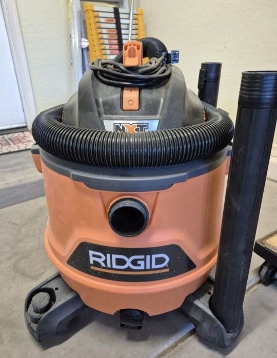 Like New Large RIDGID Shop Vac