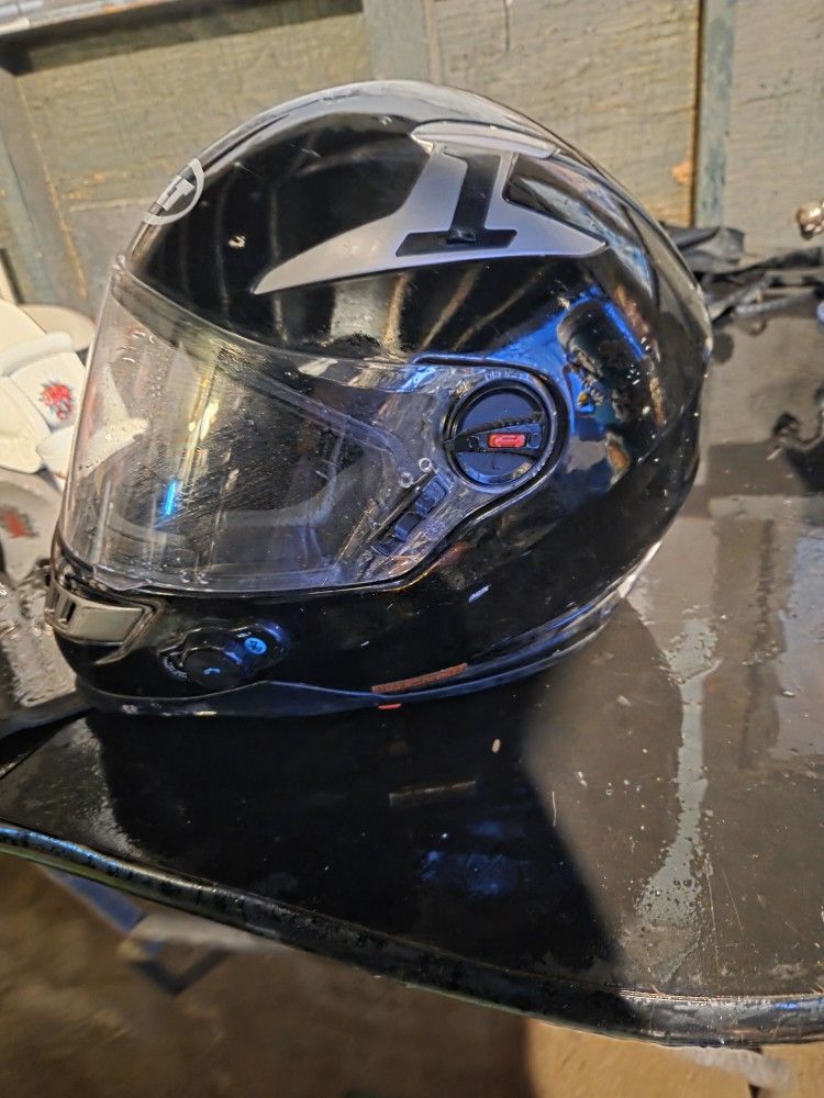 BILT Techno 3.0 modular Bluetooth helmet in gloss black.