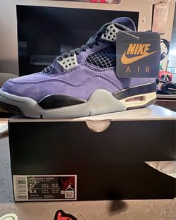 Jordan 4 size 7in men 8.5 in women