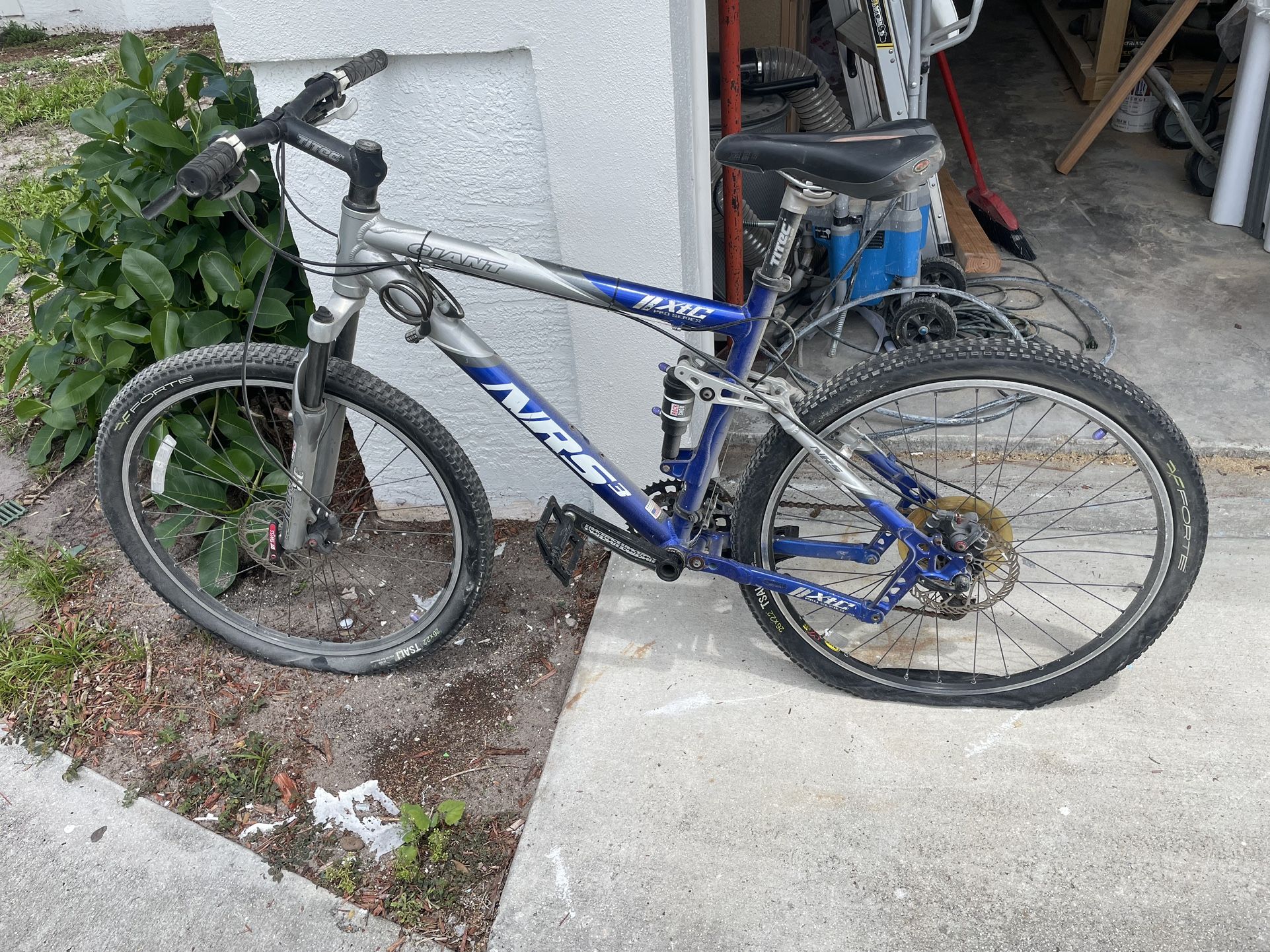 Giant NRS Full Suspension Bike