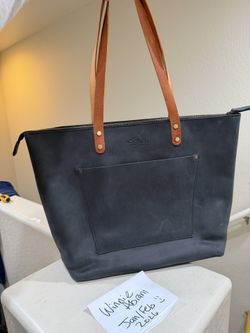 Pegai grande leather tote in color charcoal black