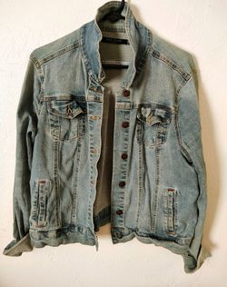 Women's jean jacket size XL. Fontana pickup.