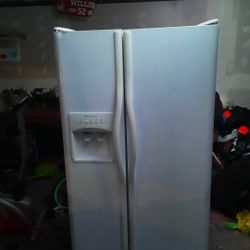 Frigidaire Fridge 