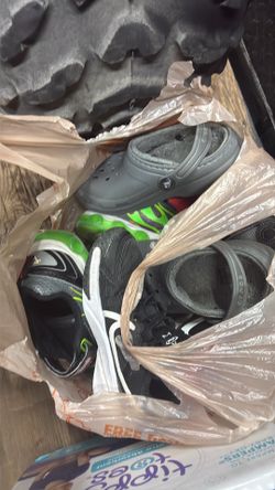 Free boy shoes size 10-11 T