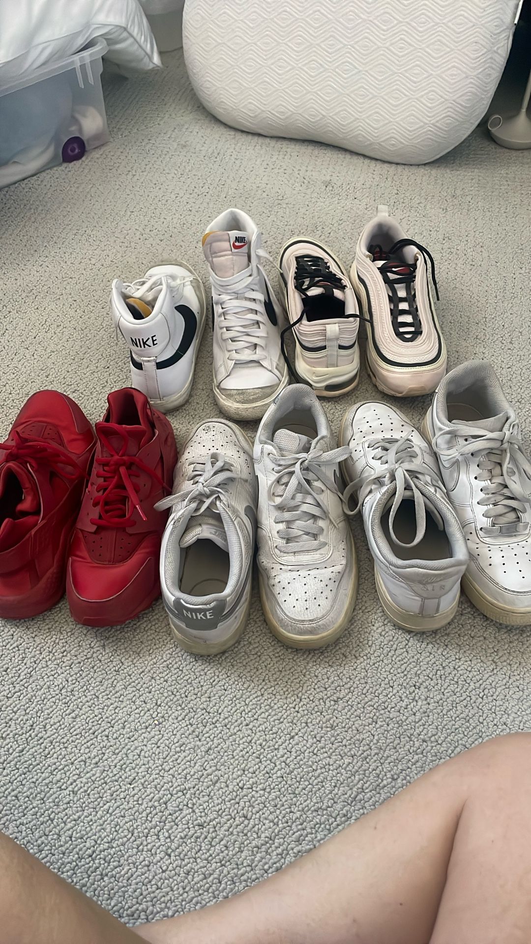 NIKE Tennis Shoes