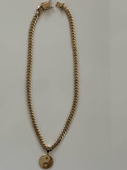 Cadena 10 k y el dije es 14 k