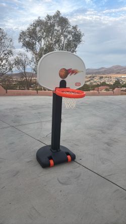 Adjustable little tikes basketball hoop