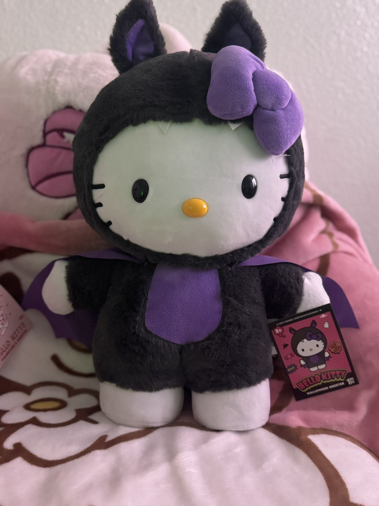 Hello Kitty Bat Greeter