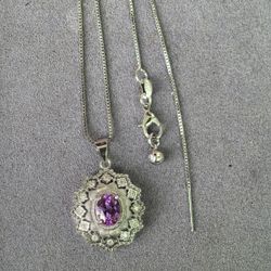 Luxurious diamond pendant