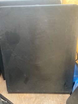 Black table /mesa