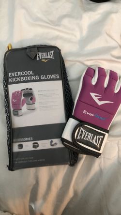 Basically New Everlast boxing gloves