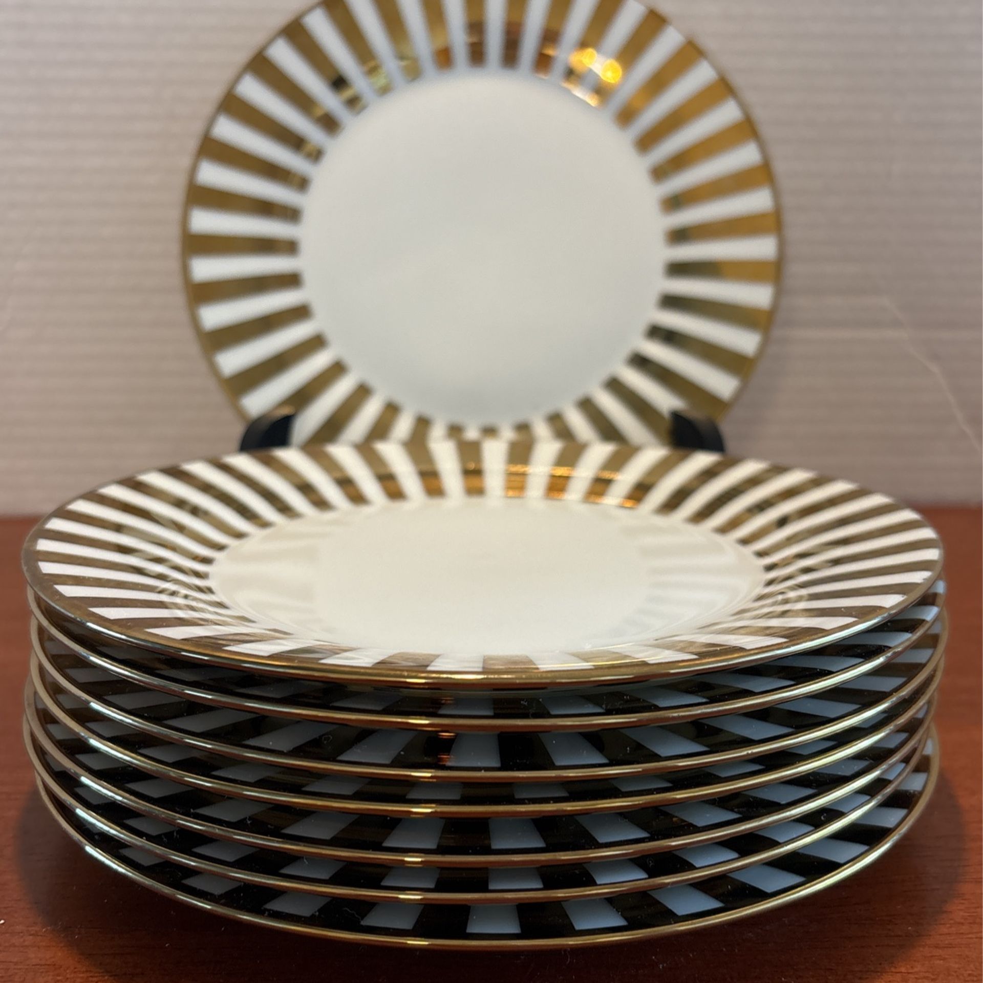 Ciroa Luxe Metallic Gold Stripes Velluto Salad, Dessert Plates