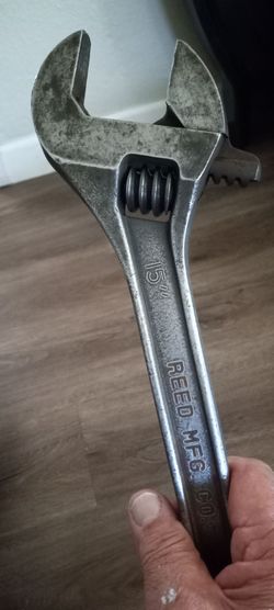 Adjustable wrench