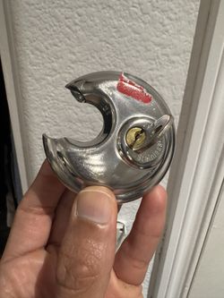 Master Lock Disc Padlock – Heavy-Duty Stainless Steel with Key