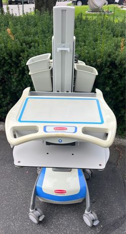 RUBBERMAID MEDICAL SOLUTIONS ROLLING CART
