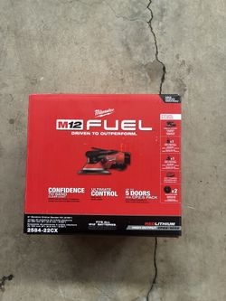 Milwaukee M12 FUEL 12-Volt Li-Ion Brushless Cordless 6 in. Random Orbital Sander Kit (3/32 in) w M12 XC 5.0Ah & CP 2.5Ah Batteries