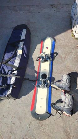Men's Snowboard, Boots, Bindings and roller Bag