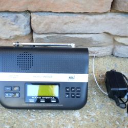 Maxx Digital Automatic Alert Radio/Alarm Clock 