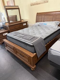 Queen bed room set on Sale