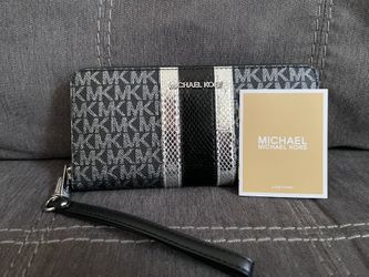 Michael Kors Jet Set Travel Wallet