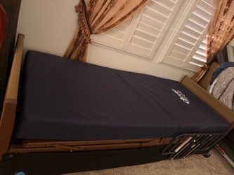 Hospital bed in very good condition