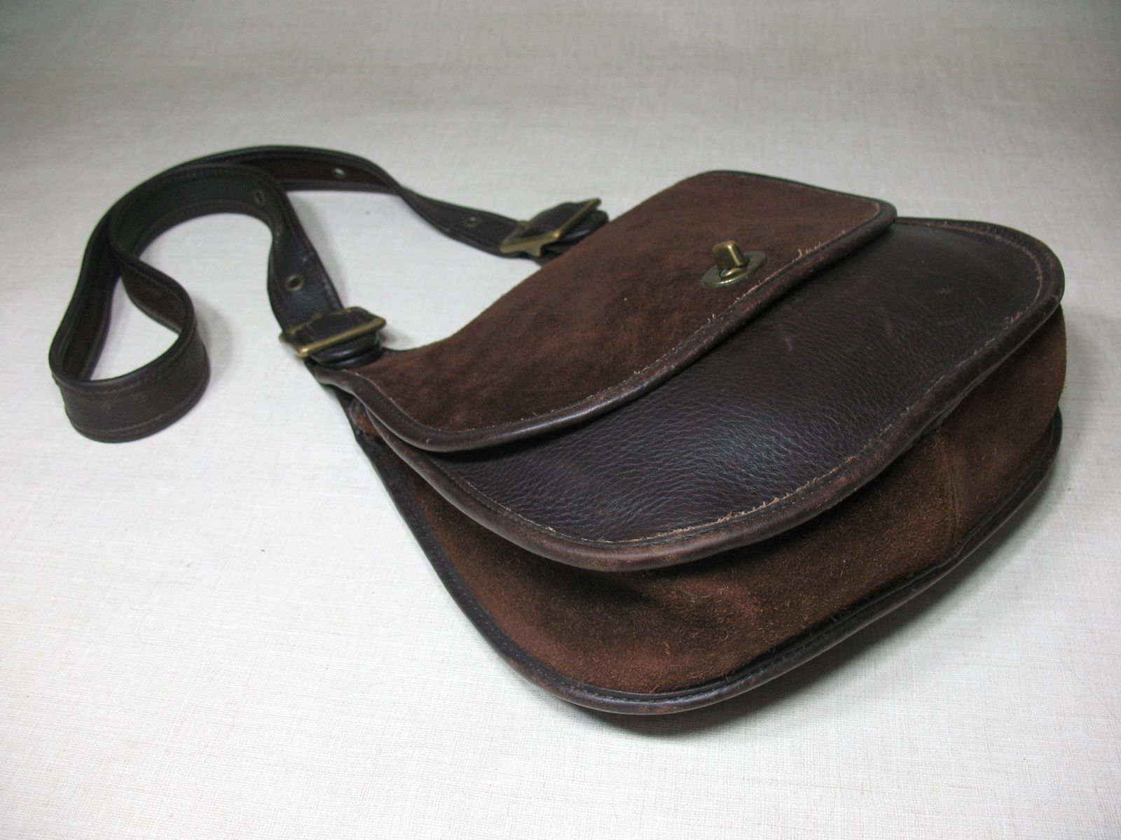 極美品✨VINTAGE COACH Crescent Berkley Suede COACH VINTAGE BERKELEY 90'S RED SUEDE & LEATHER SADDLE BAG